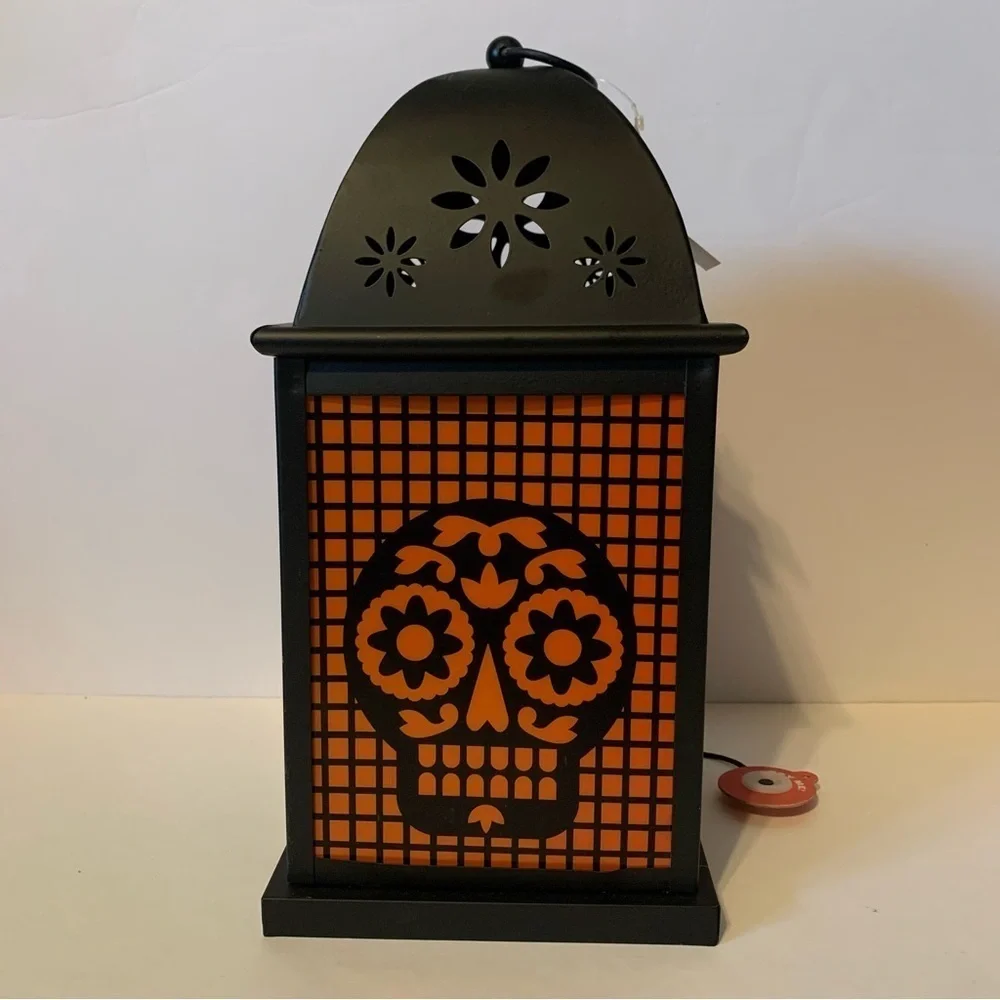 NWT. TARGET Black and Orange Skull Lit Lantern